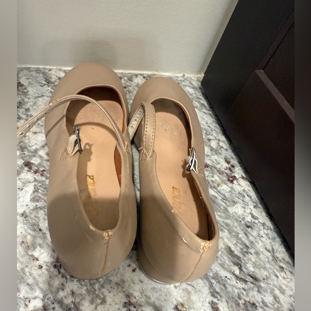 Chic Tan Girls Tap Dance Shoes